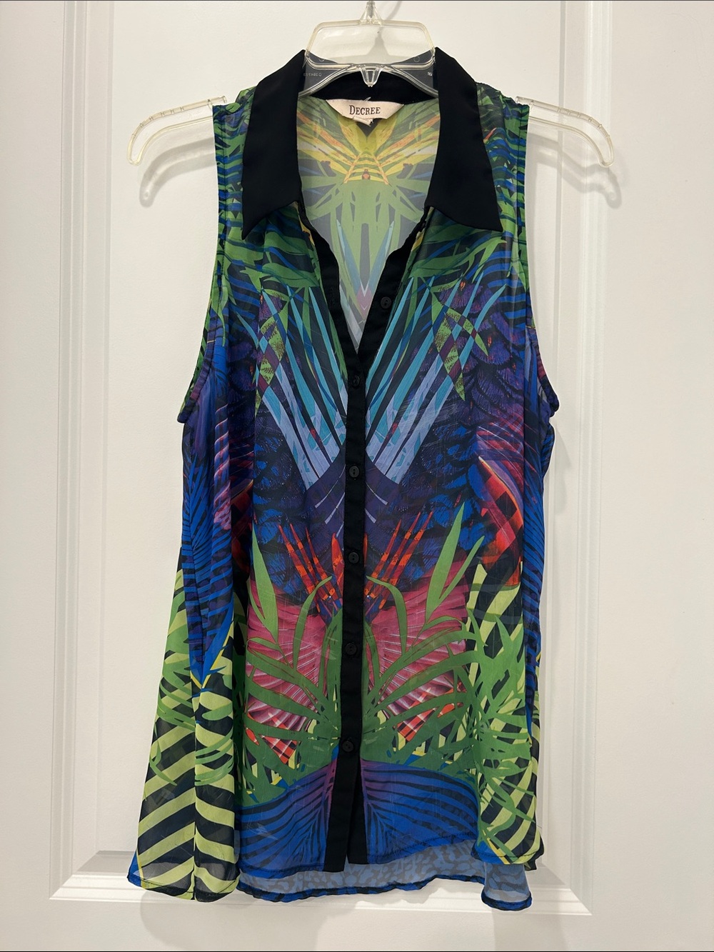 Decree Multicolor Tropical Print Sleeveless Button-Front Top with Black Trim